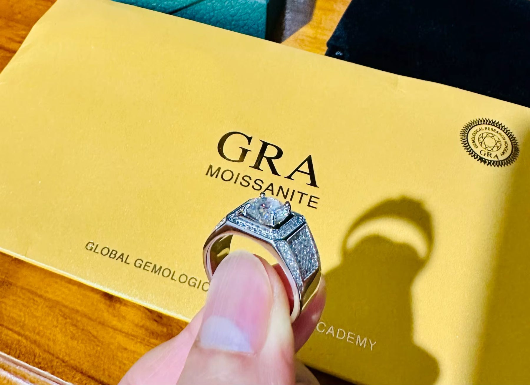 Anel Masculino Statement Moissanite em Prata 925 com Ouro Branco 18k