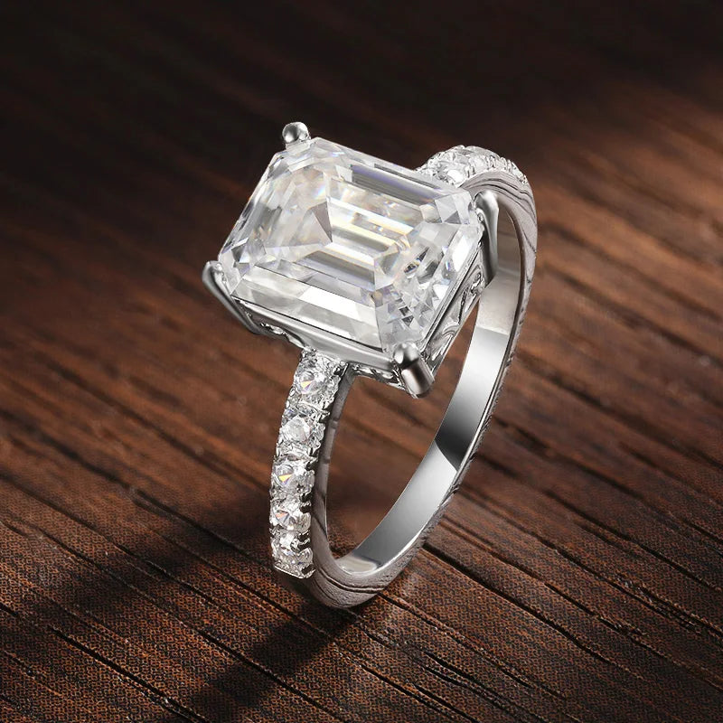 Anel Solitário Moissanite Emerald Lux em Prata 925 com Ouro Branco 18k