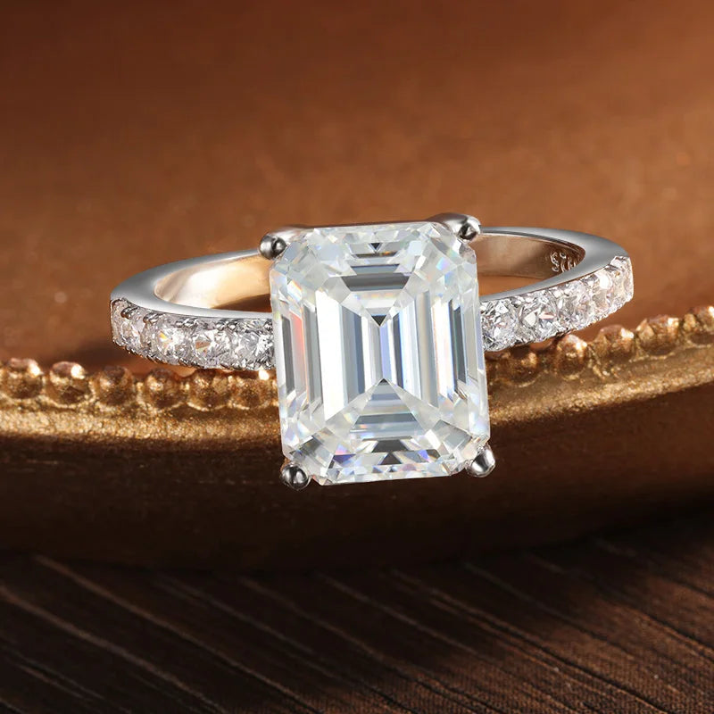 Anel Solitário Moissanite Emerald Lux em Prata 925 com Ouro Branco 18k