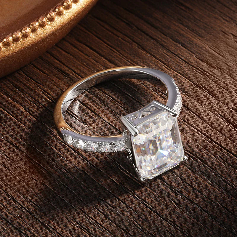 Anel Solitário Moissanite Emerald Lux em Prata 925 com Ouro Branco 18k