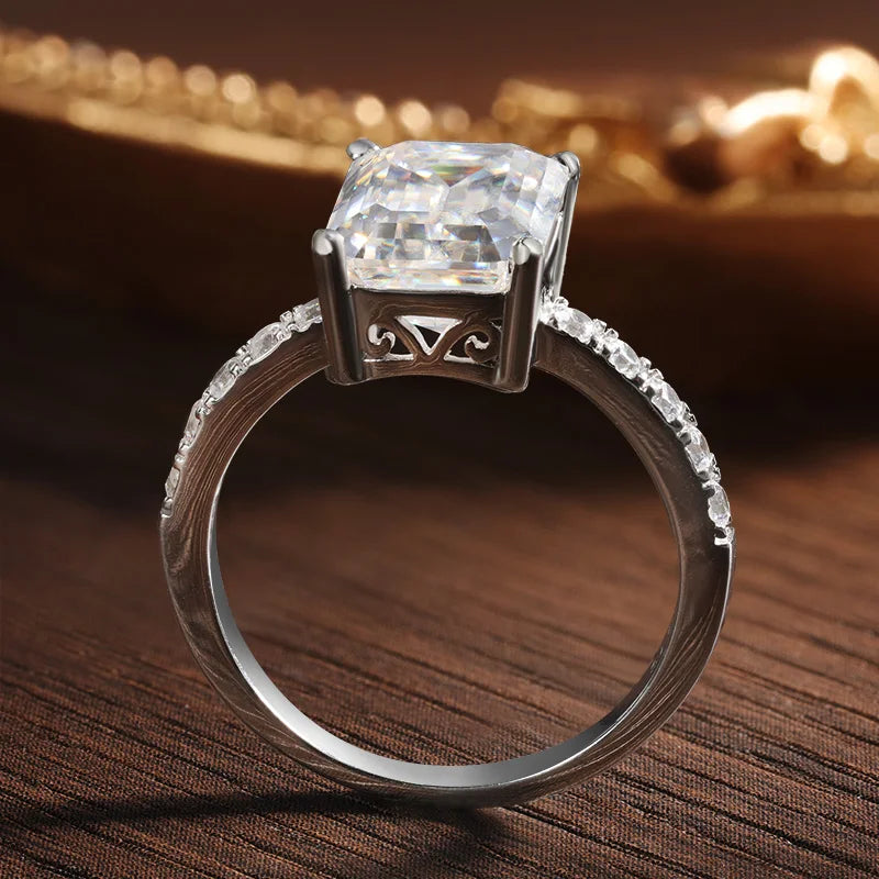 Anel Solitário Moissanite Emerald Lux em Prata 925 com Ouro Branco 18k