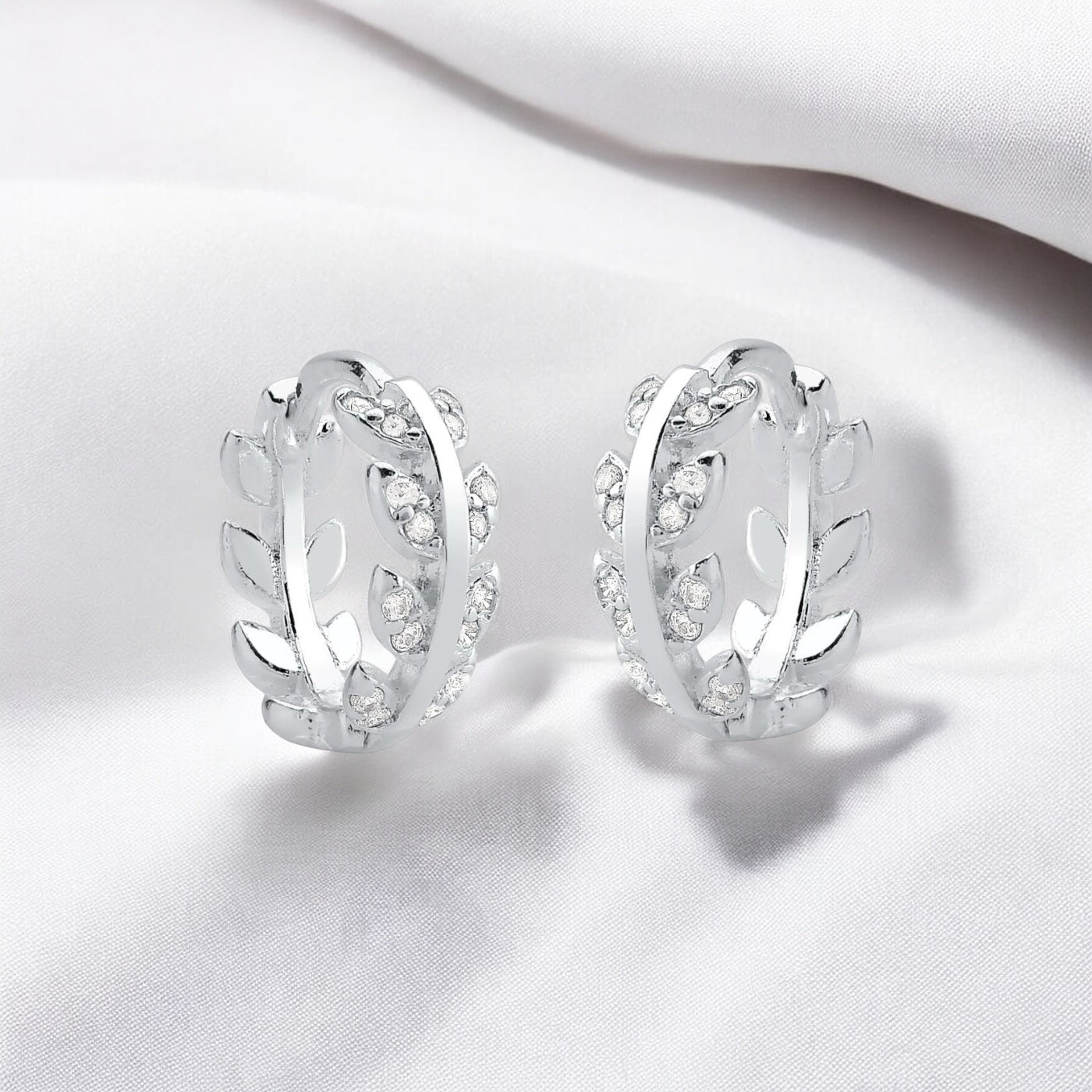 Brinco Argola Click Folhas Cravejadas com Micro Zircônia em Prata 925