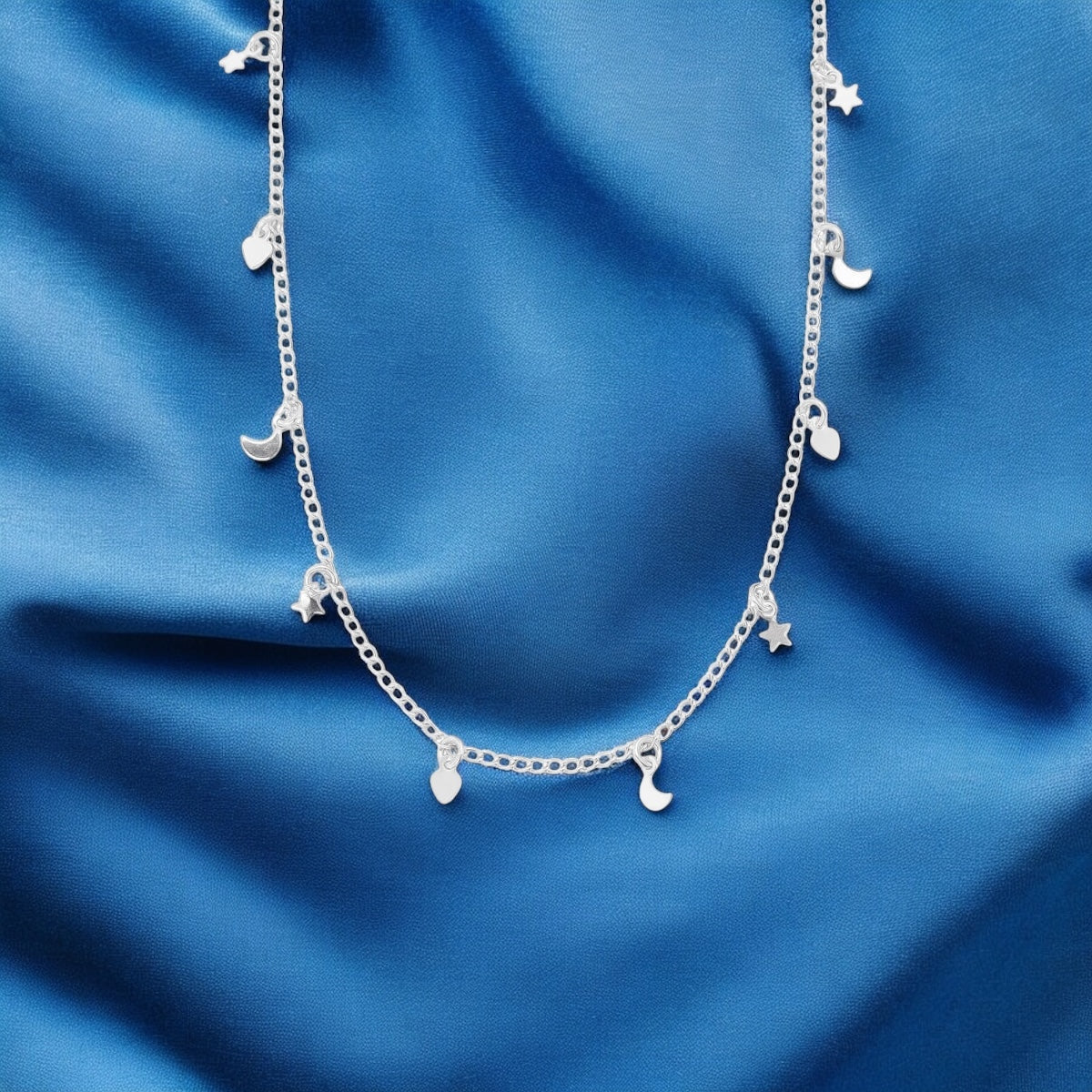 Colar Choker Nina Stars em Prata 925 – Corrente 35cm + Extensor com Pingentes de Coração, Lua e Estrela