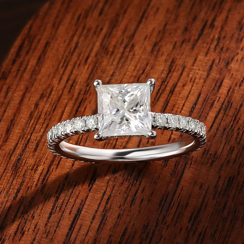 Conjunto de Anéis Moissanite Princess Glow em Prata 925 com Ouro Branco 18k