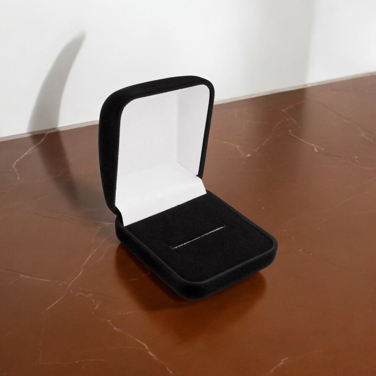Estojo de Veludo Preto para Anel Corte H – Luxo e Sofisticação Atelier Moissan