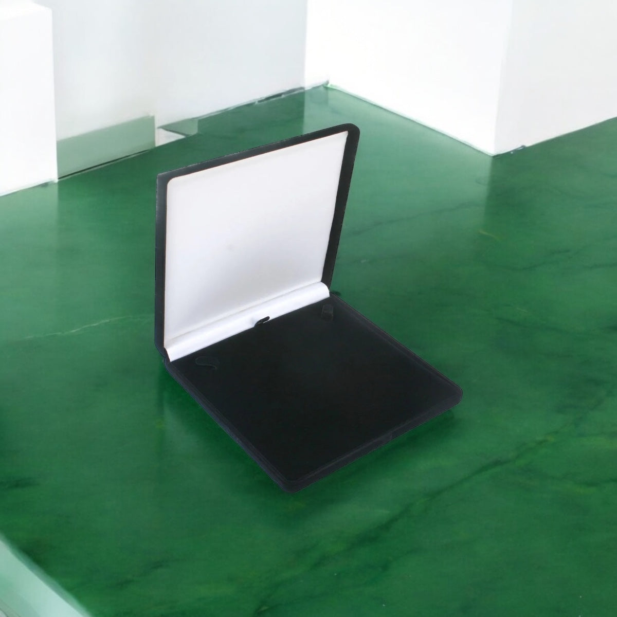 Estojo de Veludo Preto para Colar Grande – 17x17 cm Luxo e Proteção Atelier Moissan