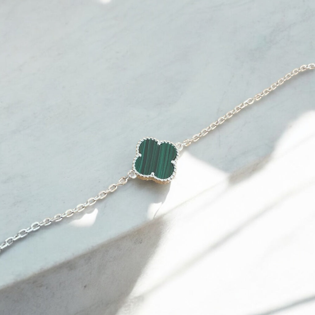 Pulseira Trevo Malaquita em Prata 925 Delicada e Sofisticada