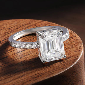 Anel Solitário Moissanite Emerald Lux em Prata 925 com Ouro Branco 18k
