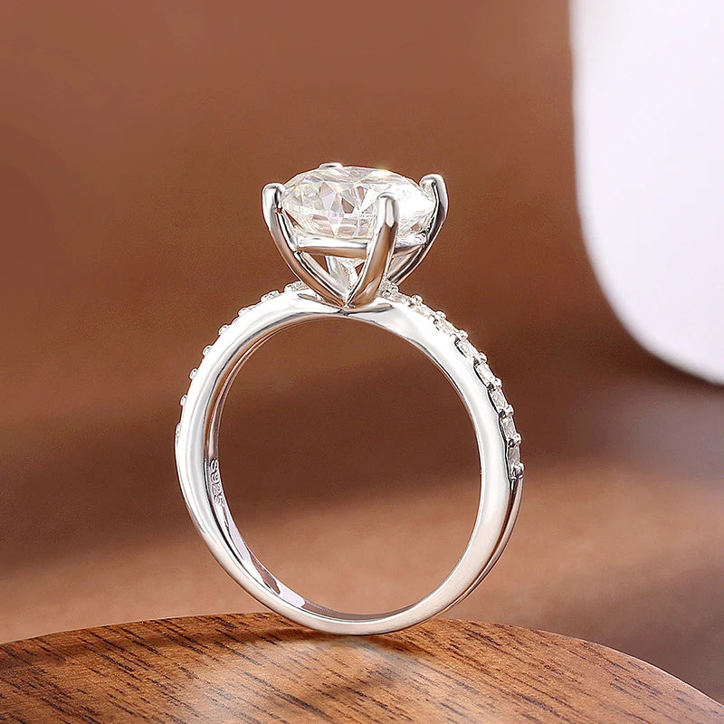 Anel de Prata 925 com Moissanite Redondo Eternal Spark | Atelier Moissan