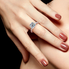 Anel de Prata 925 com Moissanite Redondo Eternal Spark | Atelier Moissan