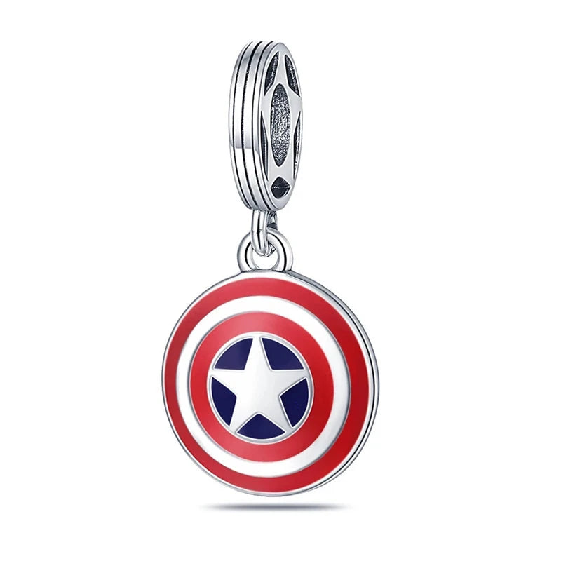 Berloque Escudo do Capitão América com Detalhes em Esmalte
