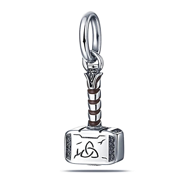 Berloque Martelo do Thor com Detalhes Esmaltados