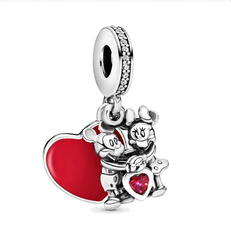 Berloque Mickey e Minnie com Coração Vermelho