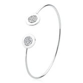 Bracelete rígido em Prata 925 com micro zircônias. Leve, elegante e com acabamento sofisticado. Design moderno e embalagem pronta para presente.

