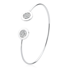 Bracelete rígido em Prata 925 com micro zircônias. Leve, elegante e com acabamento sofisticado. Design moderno e embalagem pronta para presente.

