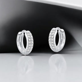 Brinco Argola Click Cravejado Clássico Médio em Prata 925 com Zircônias
