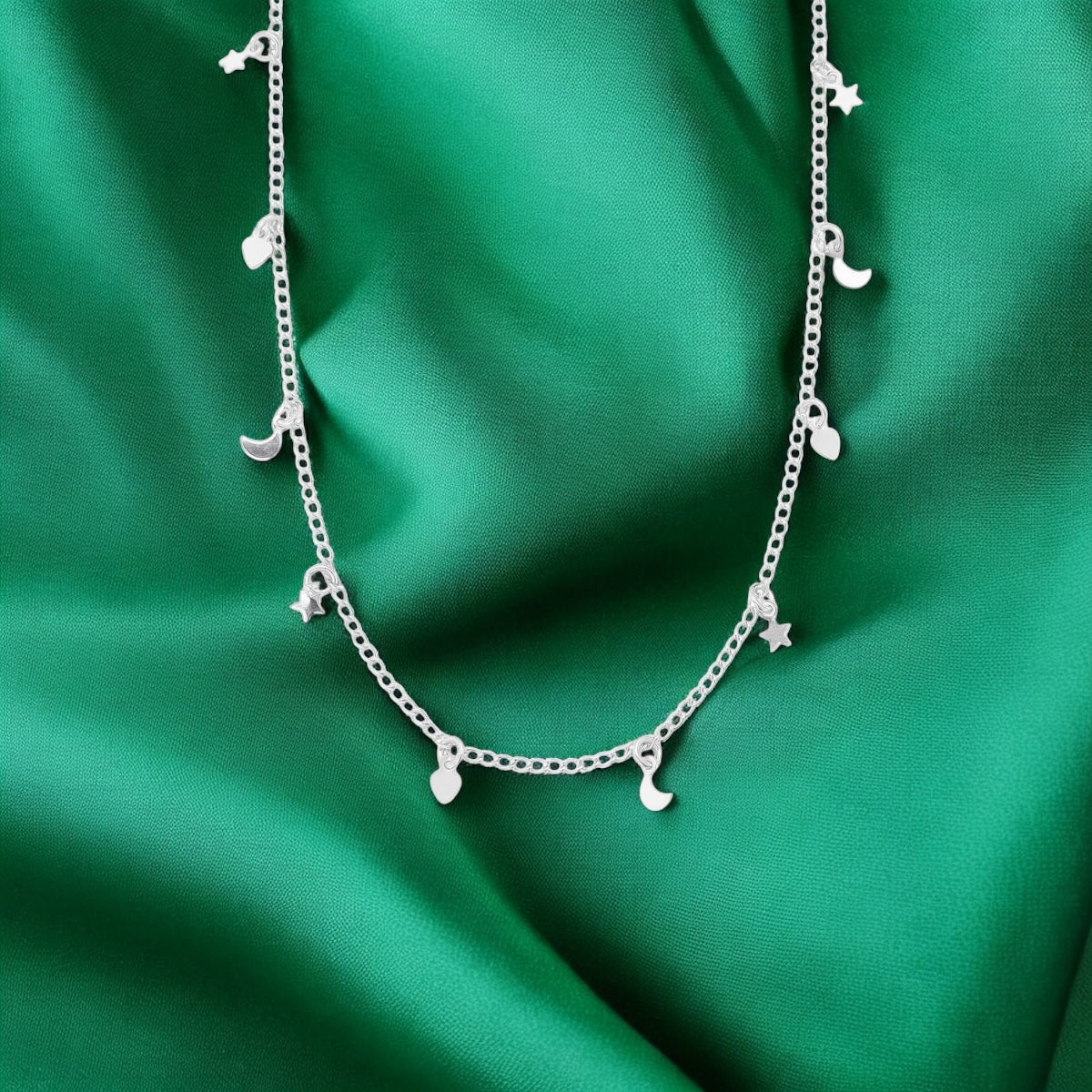 Colar Choker Nina Stars em Prata 925 – Corrente 35cm + Extensor com Pingentes de Coração, Lua e Estrela