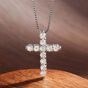 Colar Cruz Elegância com Moissanites e Prata 925 | Atelier Moissan