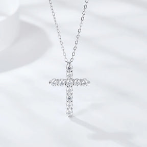 Colar Cruz Elegância com Moissanites e Prata 925 | Atelier Moissan