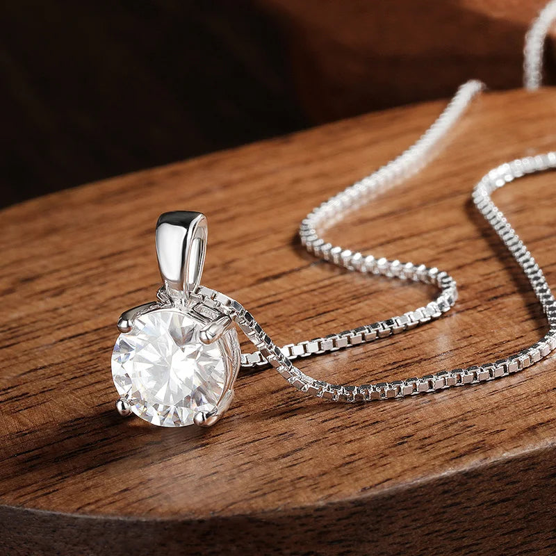 Colar Solitário Moissanite Brilho Clássico em Prata 925 com Ouro Branco 18k