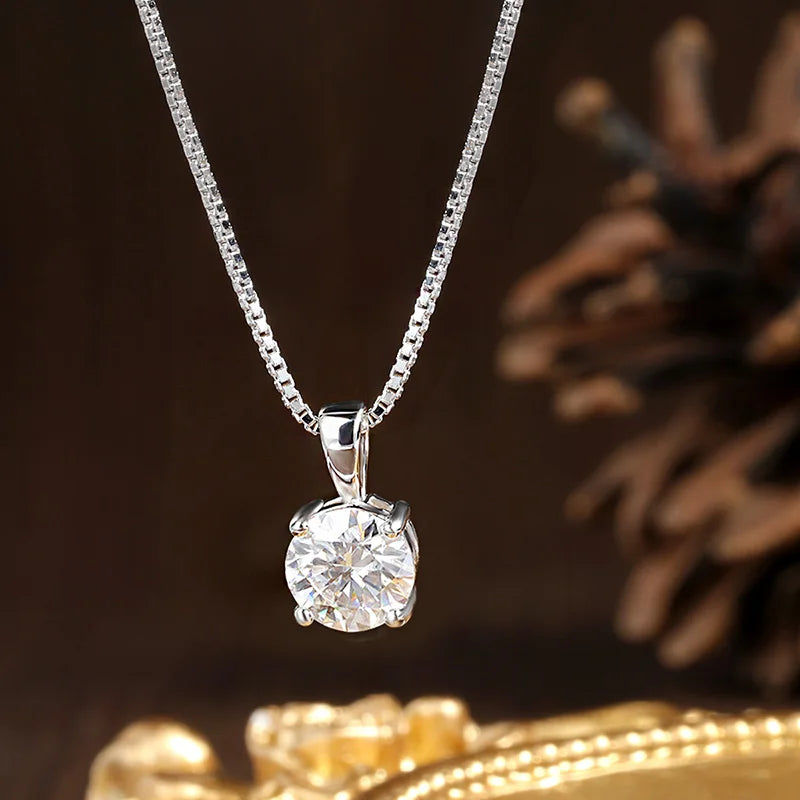 Colar Solitário Moissanite Brilho Clássico em Prata 925 com Ouro Branco 18k