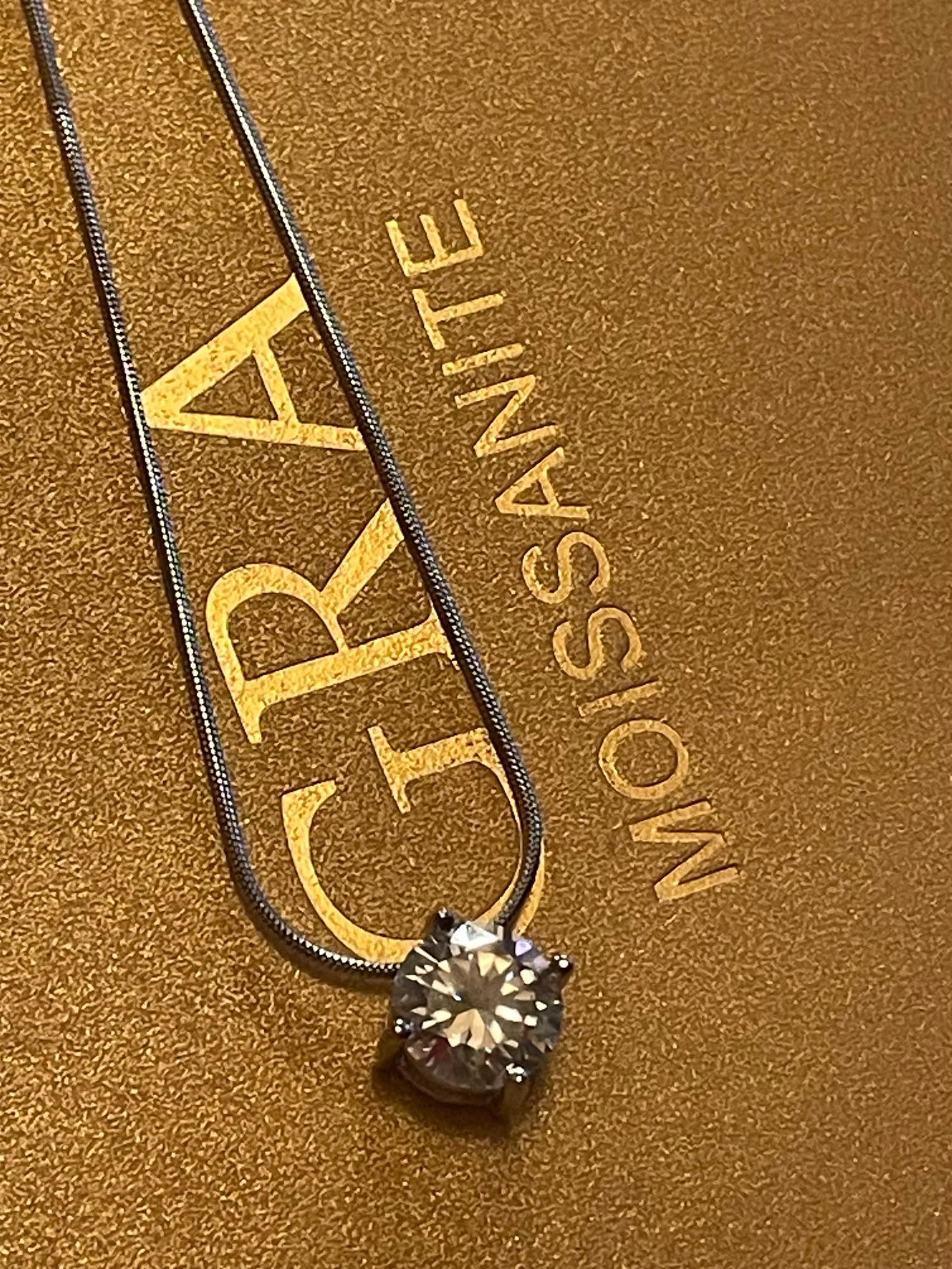 Colar Solitário Moissanite em Prata 925 com Ouro Branco 18k