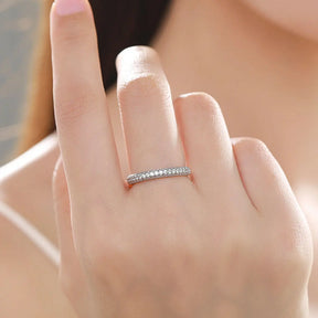 Aliança Eternity Moissanite Pavê em Prata 925 com Ouro Branco 18k