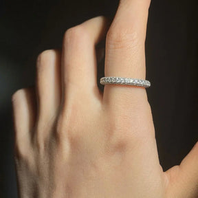 Aliança Eternity Moissanite Pavê em Prata 925 com Ouro Branco 18k