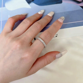 Aliança Eternity Moissanite Pavê em Prata 925 com Ouro Branco 18k